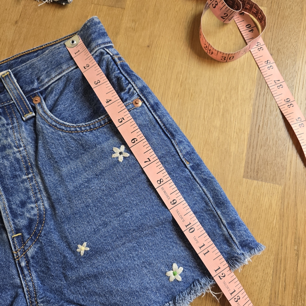 Levi's Ribcage High Waisted Jean Short Embroidered Daisy Short 24 - Picture 12 of 15